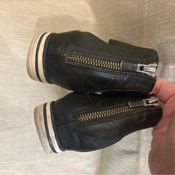 EILEEN  FISHER Sz 8 Tumbled Leather Crisscross Sports Zipper Closure Sandals - Picture 8 of 11